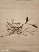 Stalowy wieszak na doniczke