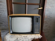 stary telewizor przenośny Junost vintage PRL 