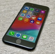 Smartfon Apple iPhone SE 2020 64GB Black ios 26.4.1