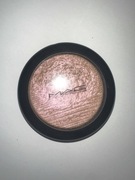 MAC Cosmetics rozświetlacz duochromowy Extra Dimension Skinfinish Show Gold