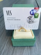 Złoty pierścionek z diamentem 