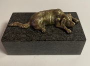 Figura psa - na marmurze