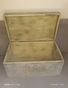 Duża ozdobna skrzynia z napisem Home