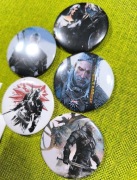 5x pin Witcher + naklejki Wiedźmin