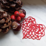 Serwetka frywolitka serduszko czerwone 9,5cm