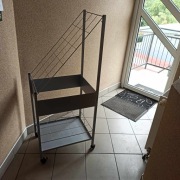 Stojak wózek metalowy na kółkach na parawany tuby narzędzia ogrodowe