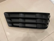 Kratka zderzaka Audi A4 B 9 prawa 8W0 807 682B