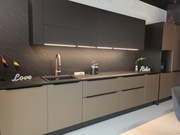 NeoNolte – luksusowe meble kuchenne z ekspozycji, Gold + czarny