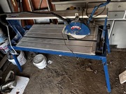 Maszynka do płytek ceramicznych DEDRA, z natryskiem wody