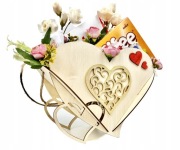 PREZENT NA DZIEŃ KOBIET URODZINY 