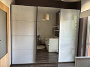 Szafa trzydrzwiowa z lustrem 