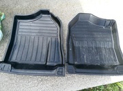 Dywaniki oryginalne dopasowane Suzuki Samurai . Cena za komplet 