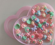 Komplet 36 pierścionków dziecięcych w opakowaniu serce