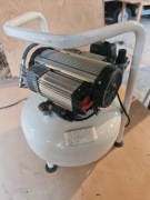 Kompresor stomatologiczny Dent Top Air 24 b, do naprawy