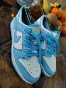 Buty sportowe firmy Nike model SB Dunk Low Pro ISO Univesity Blue 