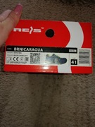 Buty z metalowym noskiem ochrony 