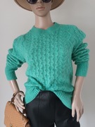 Zielony sweter w warkocze, dekold okrągły