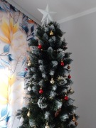 Choinka sztuczna slim ośnieżona 250 stojak (wąska 70 cm)