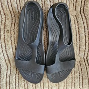 SANDAŁY DAMSKIE CROCS SERENA CZARNE Rozm. W 7, długość wkładki 25,5 cm