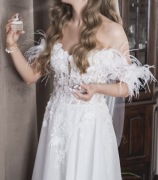 Suknia ślubna - tiul, koronka, piórka, kwiaty 3D 