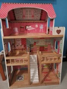 Domek drewniany dla lalek