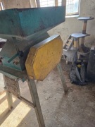 Gniotownik do owsa jęczmieńia + silnik elektryczny 10 KM 7,5 kW 400V 3-faz