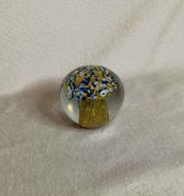 Przycisk do papieru, szklana kula, kwiat