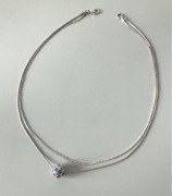 Bijou Brigitte naszyjnik łańcuszek z niebieskimi białymi kryształkami