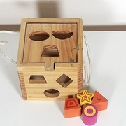Drewniany sortownik kształtów kostka marki Eichhor