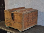 Stara, drewniana mała skrzynka wojskowa PRL