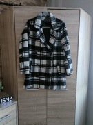 Krótki płaszcz w kratkę 