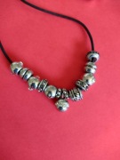 Naszyjnik i bransoletka typu Pandora