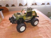 Samochód samochodzik auto autko zabawka model wojskowy zielony 16cm