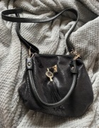 czarna elegancka torebka do ręki na ramię