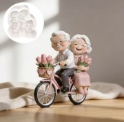 DZIADEK z BABCIĄ NA ROWERZE forma silikon 9*7.8*4.2 do Świec Mydła Odlewów 