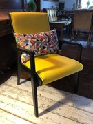 Fotel drewniany żółty po renowacji