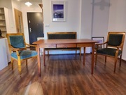 Krzesła i kanapa tapicerowane + stół zestaw mebli