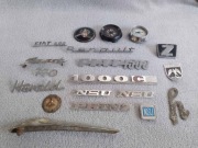 Kolekcja zabytkowych emblematów samochodowych na sprzedaż