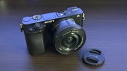 SONY ALPHA 6000 + pudełko, nowy akumulator, dekielek obiektywu