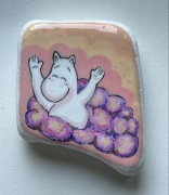 Muminek, magnes na lodówkę, malowany kamień