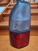 Lampa Lewy Tył Błotnik Toyota Land Cruiser 90 95 kompletna
