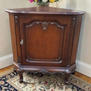 Stylowa narożna komoda w stylu chippendale warrings