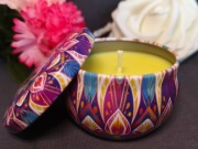 Świeca sojowa w ozdobnym metalowym pojemniku, wanilia