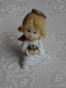 Figurka - aniołek z serduszkiem - wysokość 5 cm