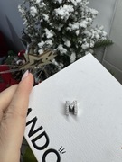 Charms „M” Pandora Srebro