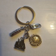 Breloczek Strażacki -srebrny ,metalowy