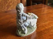 Figurka porcelanowa dziewczynka z kwiatami 