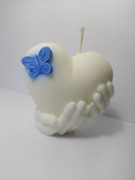 świeczka sojowa serce motyl dłonie