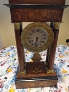 Stary zegar kominkowy