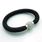 Czarna bransoletka siatka wypełniona kryształkami